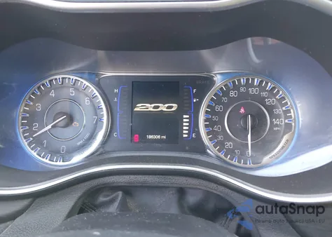 2016 Chrysler 200 Limited z USA, uszkodzony, nr VIN 1C3CCCAB8GN124427